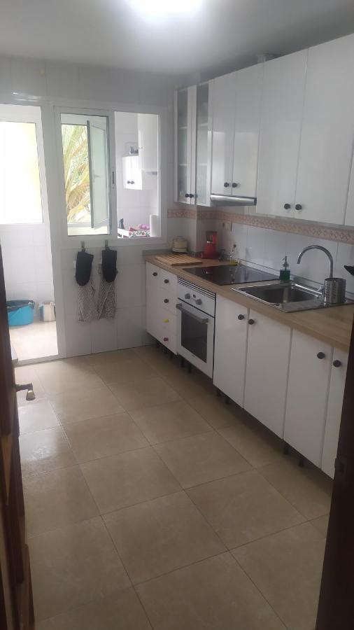 Habitaciones En Frente Del Puerto Альмерия Экстерьер фото